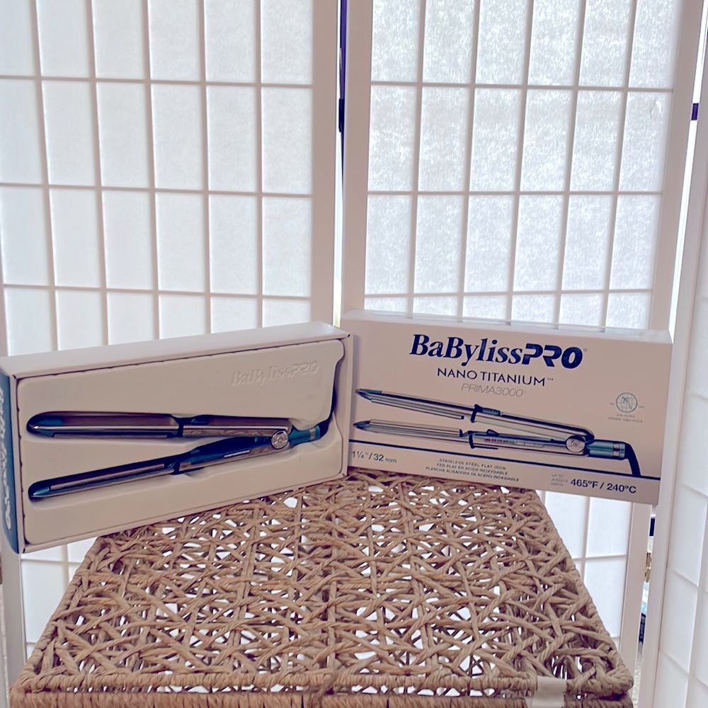 Babyliss Pro Nano titanium Prima, 3000 flat iron.